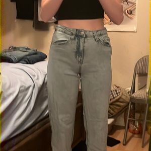 High Rise Acid Wash Mom Jeans. Size 00